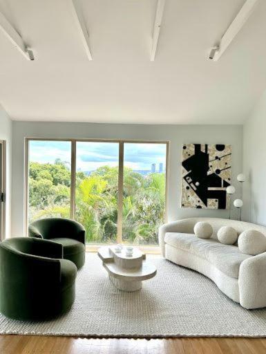Generous 4-bed 3-bath In Seven Hills * Brisbane