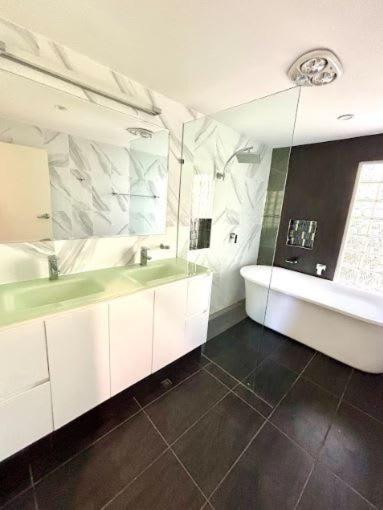Generous 4-bed 3-bath In Seven Hills