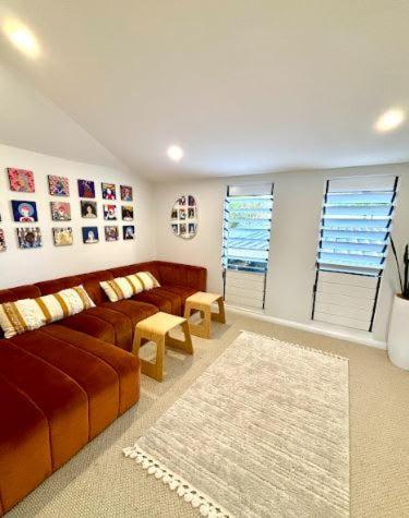 Generous 4-bed 3-bath In Seven Hills Holiday home *