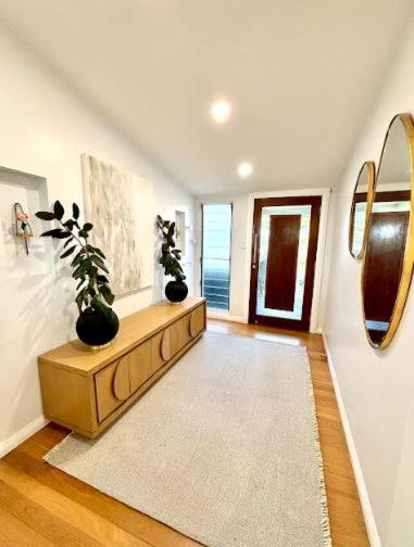 Generous 4-bed 3-bath In Seven Hills Holiday home Brisbane