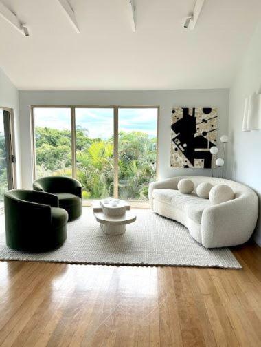 Generous 4-bed 3-bath In Seven Hills Brisbane